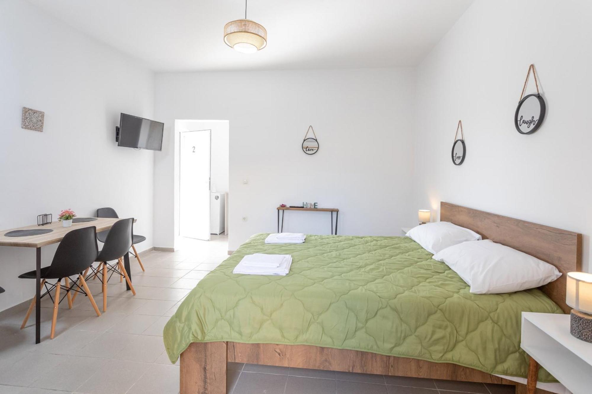Dionysiasea 2 - Cozy Escape Steps From The Beach! Gazi Esterno foto